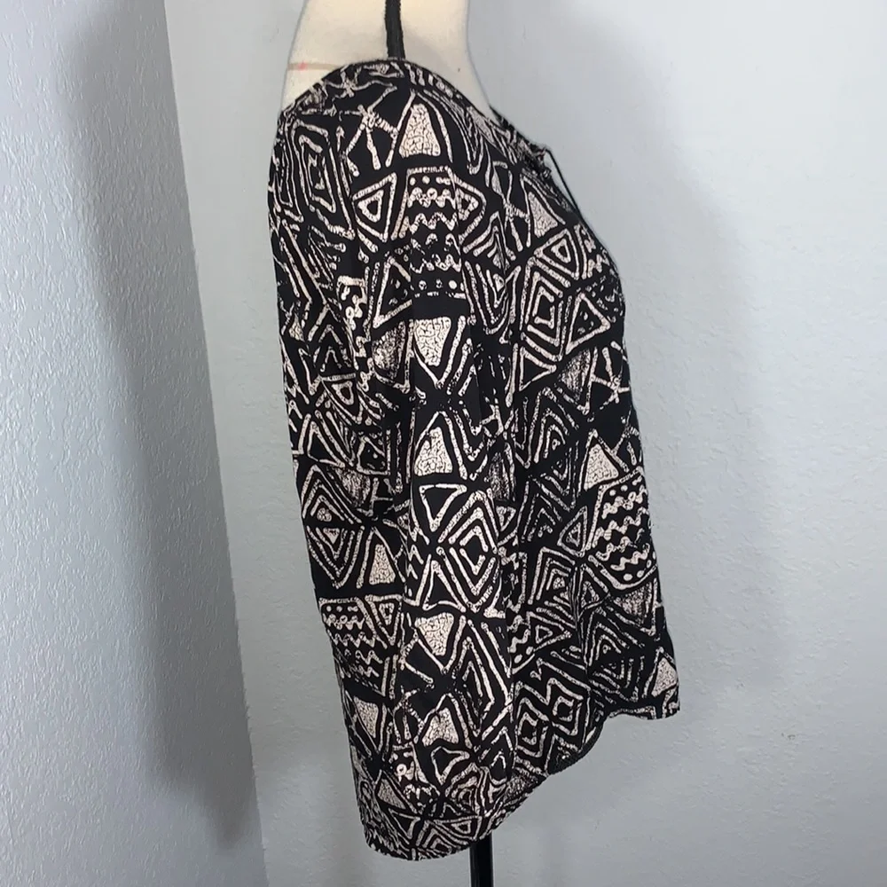 Mossimo Supply Co. Tribal Print V-Neck Blouse Large Black Cream Aztec Casual